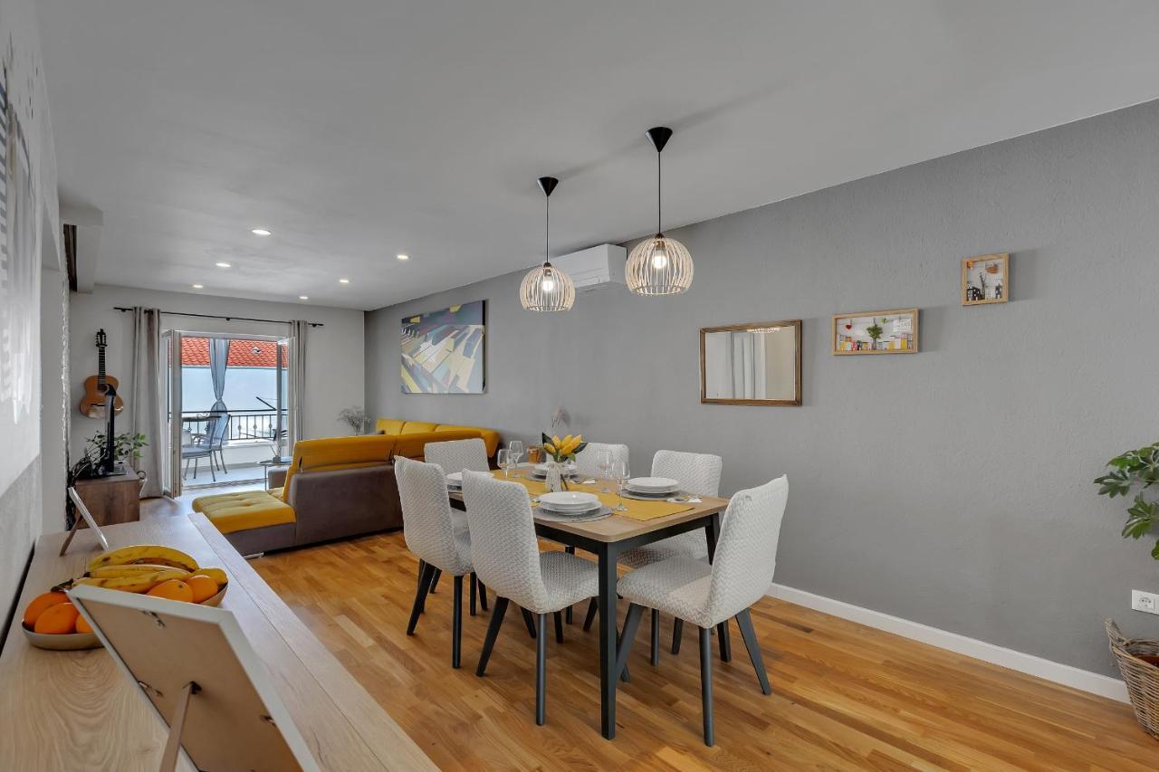 Piano Apartment