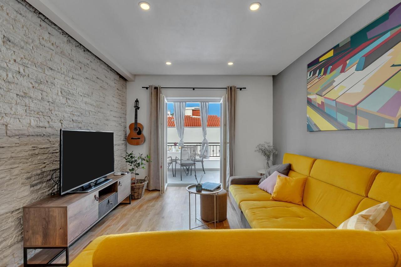 Piano Apartment